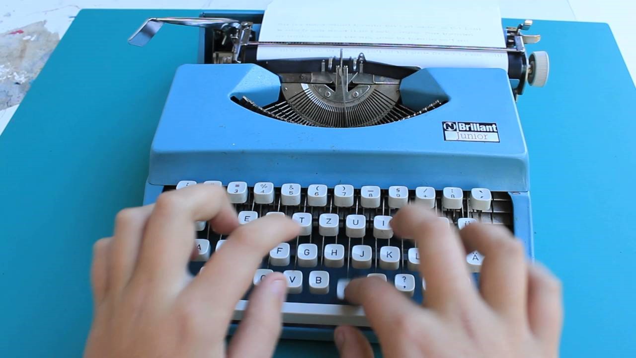 Type rewritten. Junior Typewriter. Обои Typewriter. Bennett Junior Typewriter. Typing Machine writer.