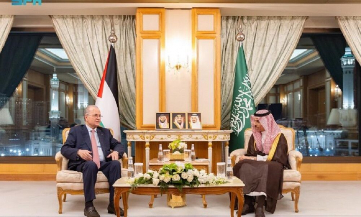 منابع خبری گزارش دادند، وزیر خارجه عربستان سعودی با نخست‌وزیر تشکیلات خودگردان فلسطین دیدار و درباره آخرین تحولات غزه با وی گفت وگو کرد.

