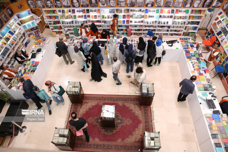 رئیس سی‌وپنجمین نمایشگاه بین‌المللی کتاب تهران با اشاره به اینکه هر سال رایزن‌های حدود ۵ تا ۱۰ کشور در نمایشگاه بین‌المللی کتاب تهران حضور دارند، گفت: تعداد بیشتری از آن‌ها از نمایشگاه بازدید می‌کنند و از فعالیت بخش‌های مختلف خبر دارند.

