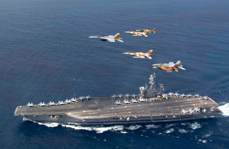 نیروهای مسلح یمن با صدور بیانیه‌ای اعلام کرد که ناو هواپیمابر «آیزنهاور» آمریکا را در دریای سرخ در جریان عملیات مشترک یگان‌های موشکی و نیروی دریایی این کشور هدف قرار داده است.
